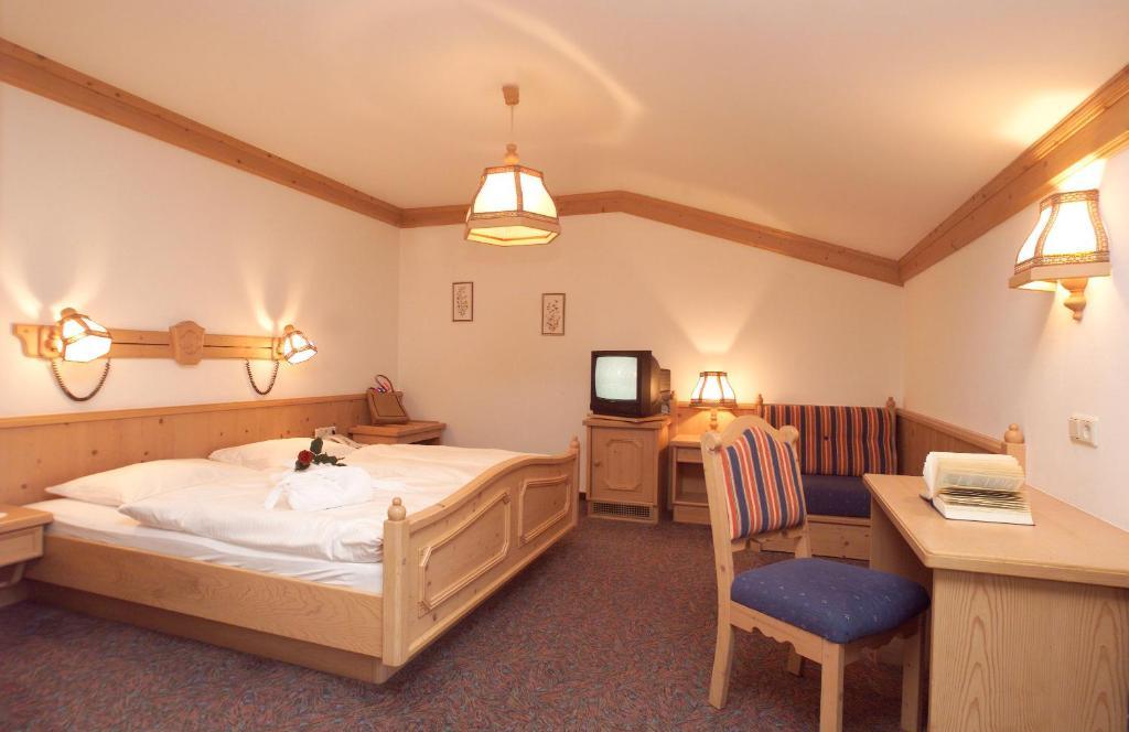 Hotel Tauernhof Kaprun Room photo